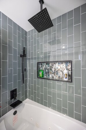Jetted tub, hair dryer, bidet, towels