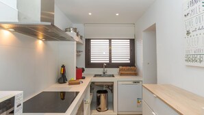 Fridge, microwave, dishwasher, cookware/dishes/utensils - Cosy Flat by Interhome (Coma-ruga)