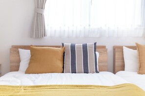 4 bedrooms, desk, iron/ironing board, free WiFi