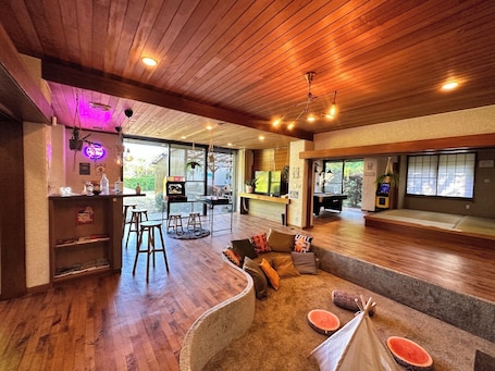 Interior. Unlimited use of sauna BBQ and billiards / Atami Shizuoka