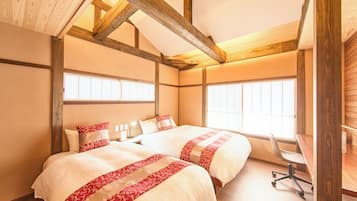 3 quartos, escrivaninha, acesso à internet, roupa de cama