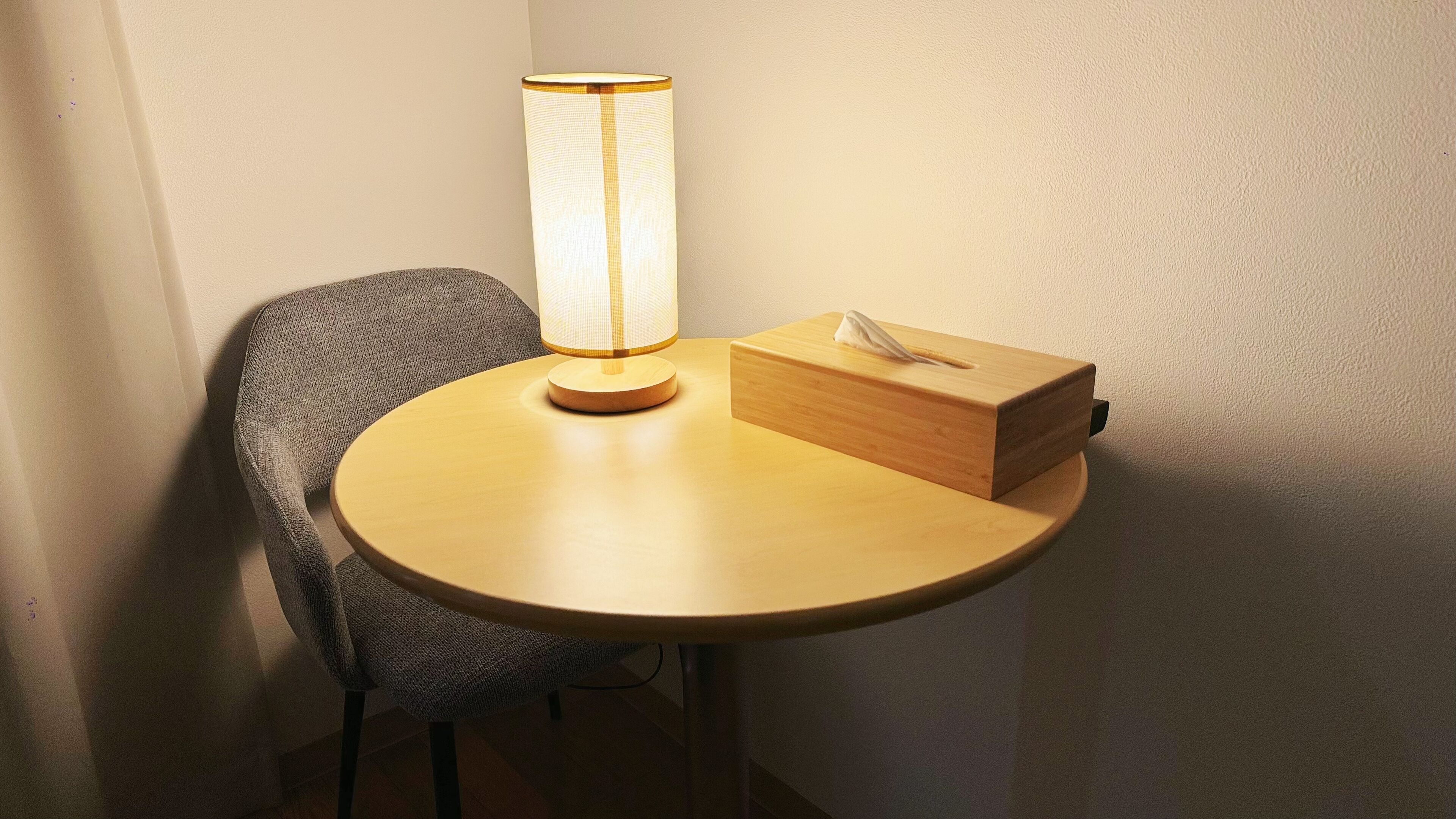 Quarto quádruplo conforto, sacada | Opções para refeição no quarto