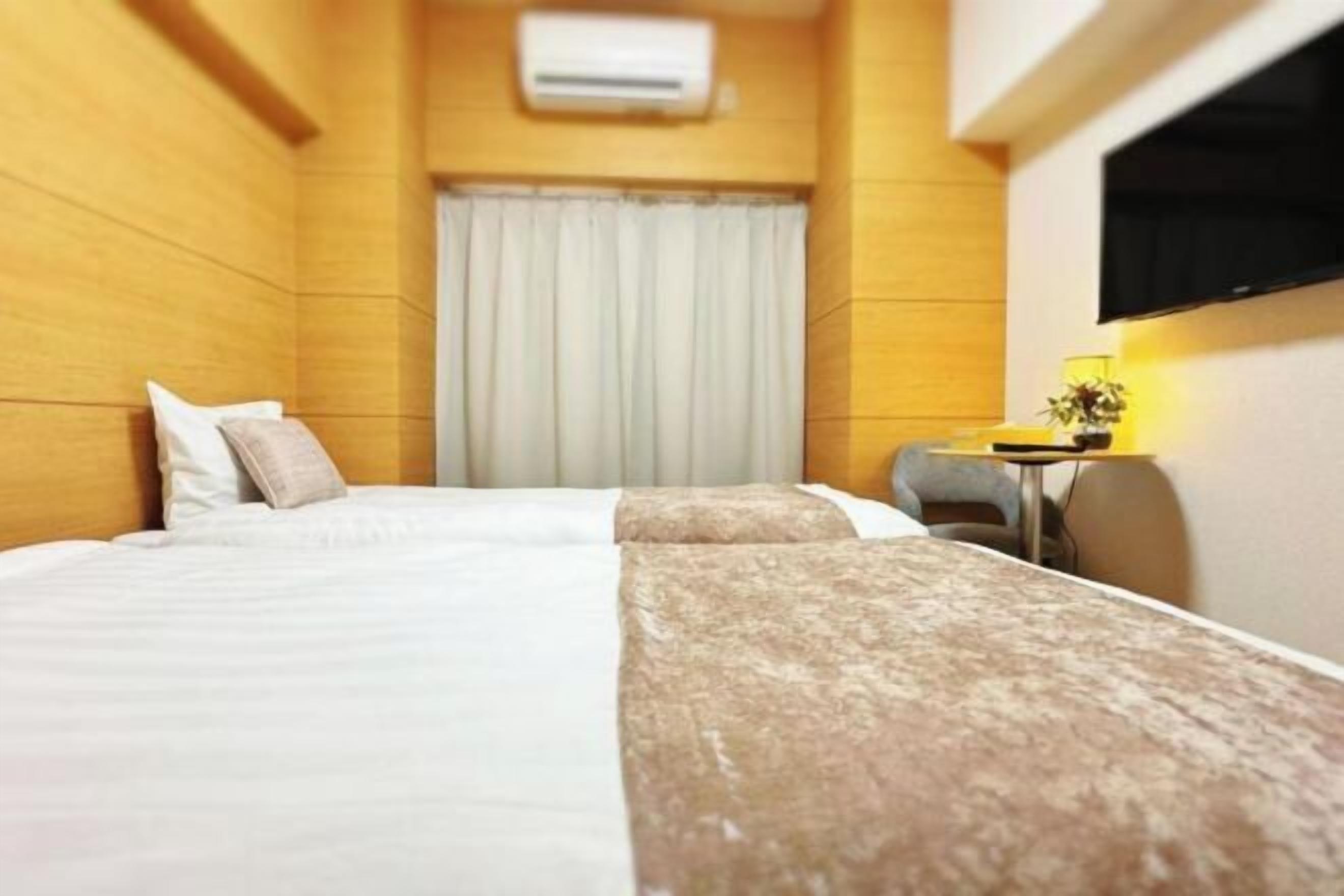 Sängtillbehör av högsta kvalitet, duntäcken och arbetsyta för laptop