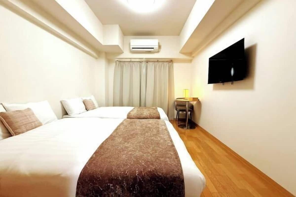 高級寢具、羽絨被、手提電腦工作空間、遮光窗簾/窗簾