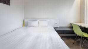 1 habitación, escritorio, tabla de planchar con plancha y wifi gratis 