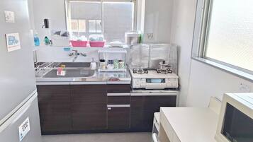 Fridge, microwave, stovetop, cookware/dishes/utensils
