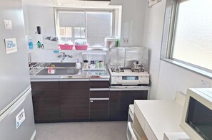 Fridge, microwave, stovetop, cookware/dishes/utensils