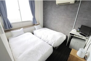 1 bedroom, desk, free WiFi, bed sheets