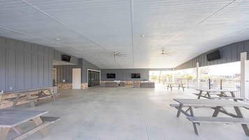 屋外ダイニングエリア