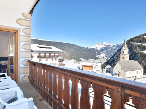 Stunning  villa for 16 guests with WIFI, TV and balcony