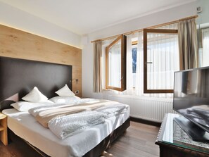 7 habitaciones, cuna de viaje, wifi y ropa de cama