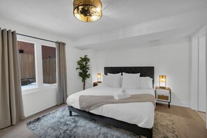 4 chambres, bureau, fer et planche à repasser, lit parapluie