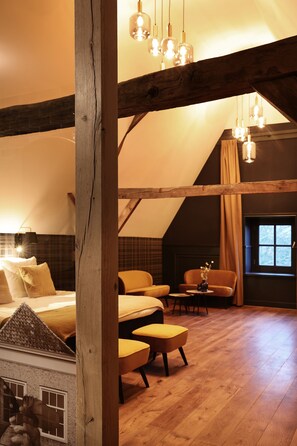 Deluxe Double Room | Premium bedding, minibar, in-room safe, individually decorated - Stadshotel Geertruidenberg (Geertruidenberg)