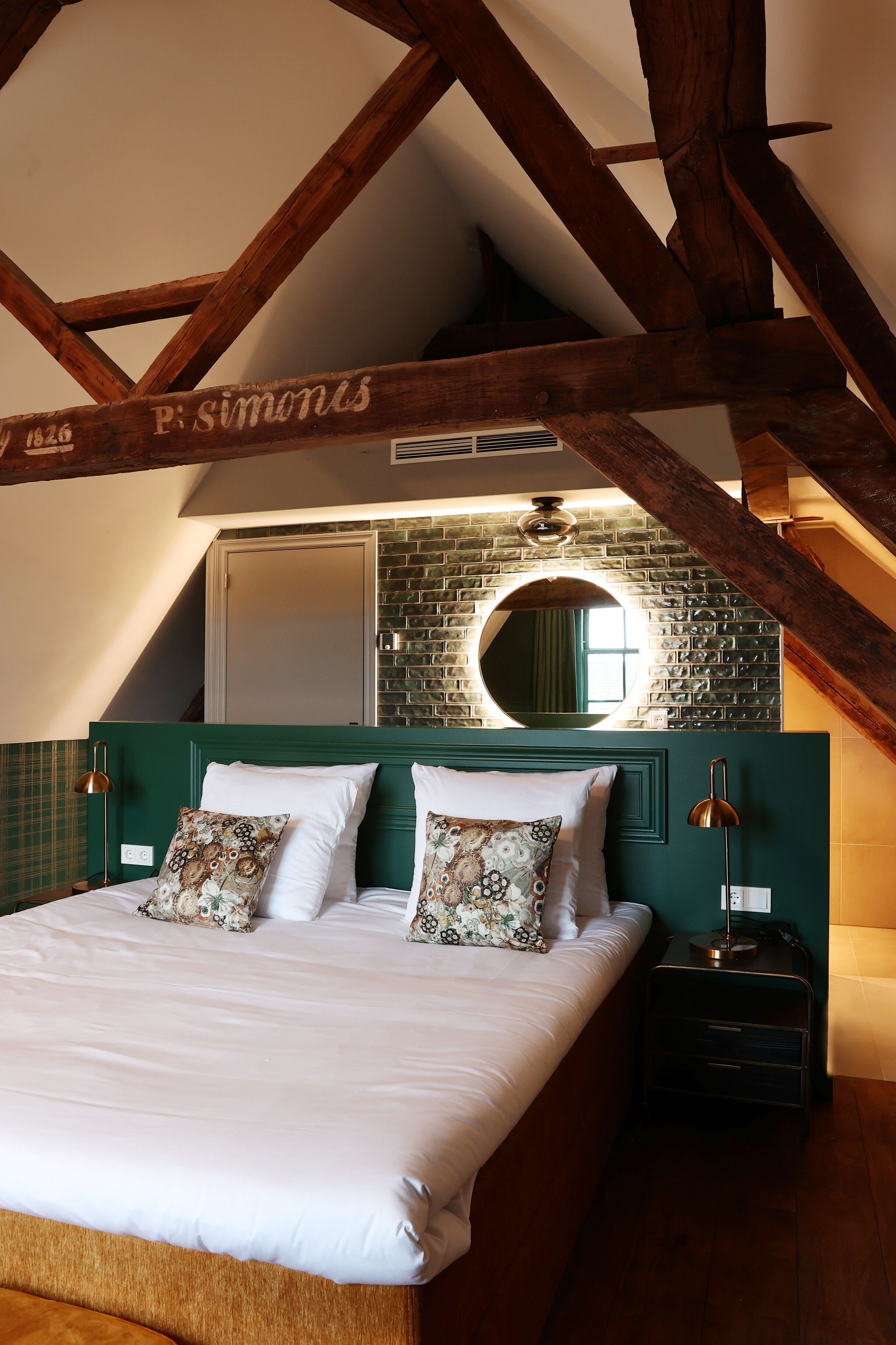 Habitación Deluxe doble | Ropa de cama de alta calidad, minibar, caja fuerte