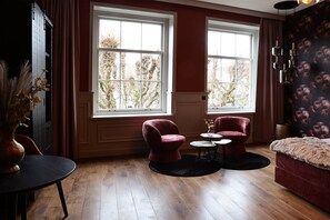 Luxury Studio Suite, City View | Premium bedding, free minibar items, in-room safe - Stadshotel Geertruidenberg (Geertruidenberg)