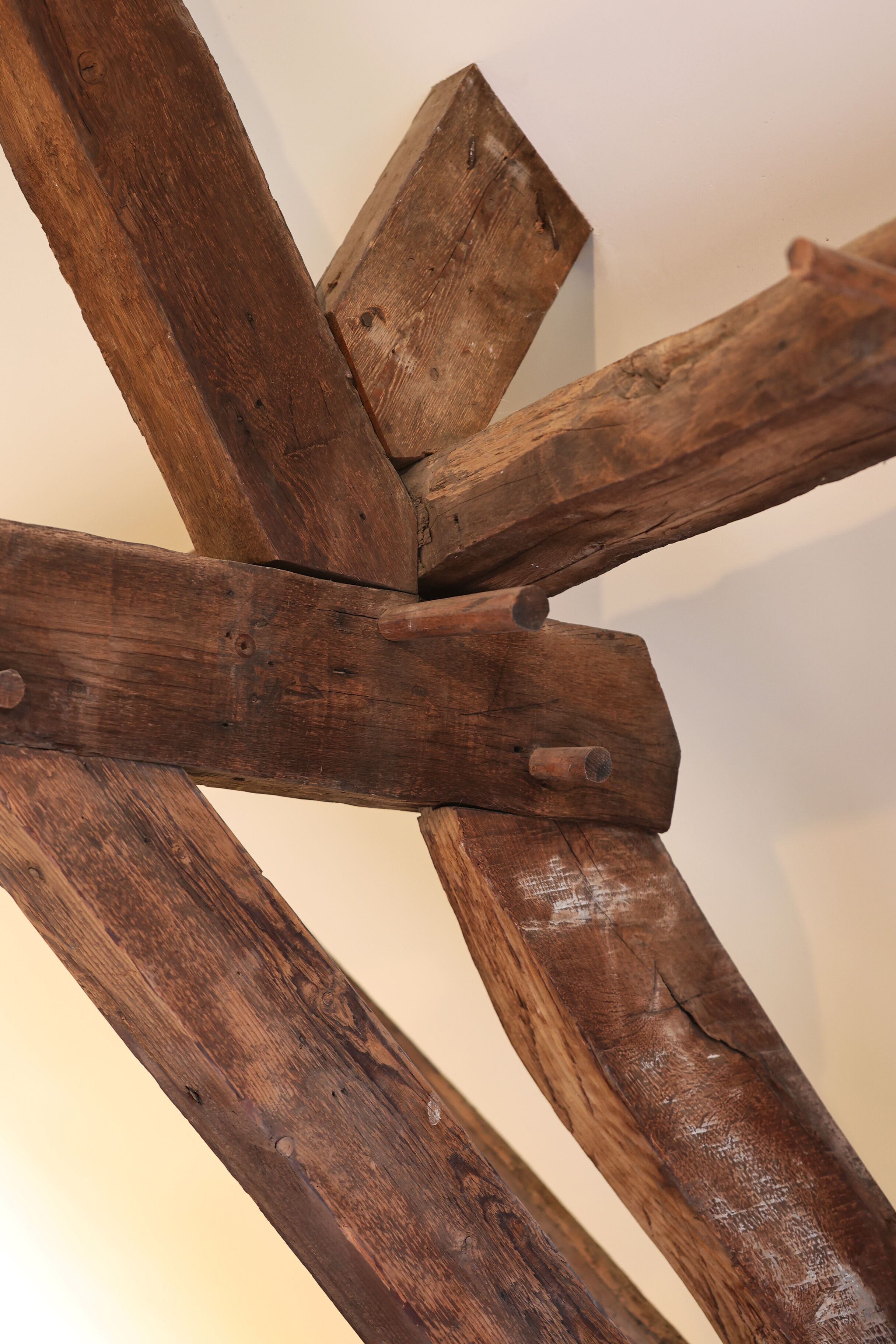A wooden structure with intersecting beams.