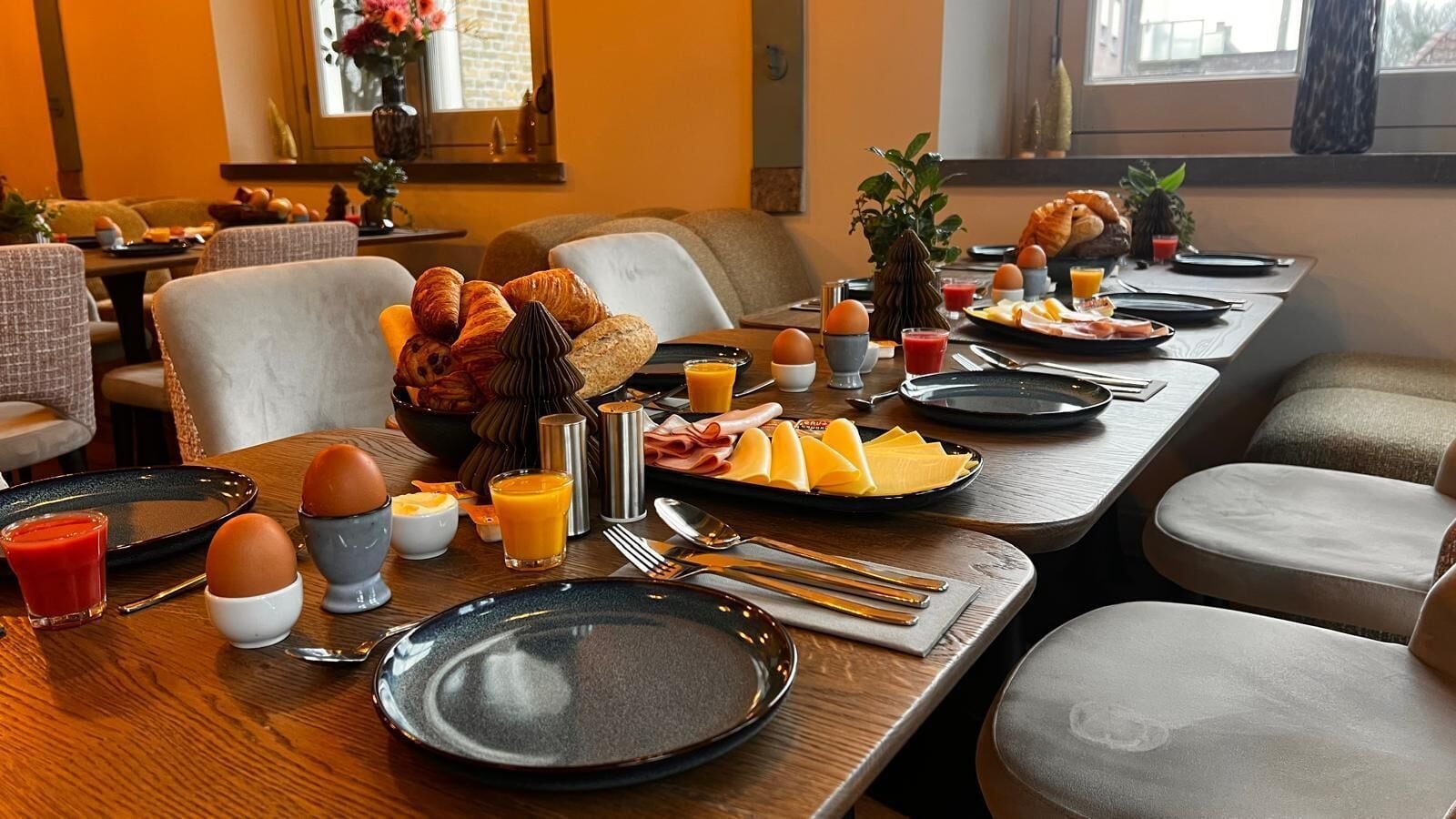 Se ofrece un desayuno completo (15.99 EUR por persona)