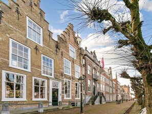 Front of property - Stadshotel Geertruidenberg (Geertruidenberg)