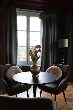 Premium bedding, free minibar items, in-room safe - Stadshotel Geertruidenberg (Geertruidenberg)