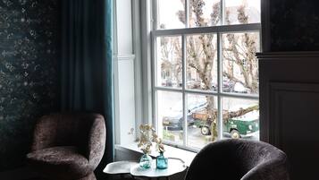 Deluxe tweepersoonskamer | 1 slaapkamer, luxe beddengoed, een minibar, een kluis op de kamer