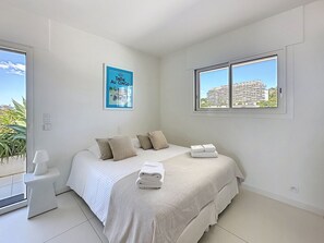 2 chambres, fer et planche à repasser, Wi-Fi gratuit, draps fournis