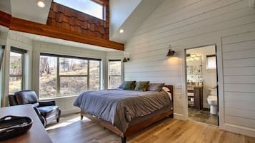 6 bedrooms, travel crib, free WiFi, bed sheets