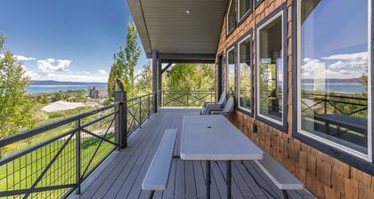 Private Beach Access! Nearby Swimming Pool, Hot Tub, Tennis and More!