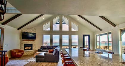 Private Beach Access! Nearby Swimming Pool, Hot Tub, Tennis and More!