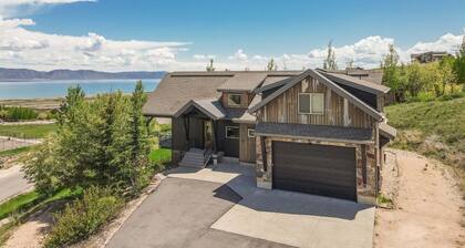 Private Beach Access! Nearby Swimming Pool, Hot Tub, Tennis and More!