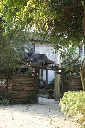 Property grounds - Authentic Huế Garden Homestay: Immerse in Vietnamese Culture with Family Hosts (Hue)