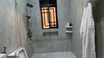 Luxury Apartment, City View | Bathroom | Free toiletries, bathrobes, slippers, towels