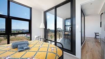 2 多间卧室、办公桌、熨斗/熨衣板、WiFi