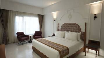 Habitación Deluxe | Ropa de cama de alta calidad, camas con efecto memoria y minibar