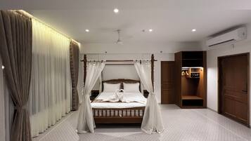 Luxury Suite | Premium bedding, memory-foam beds, minibar, in-room safe