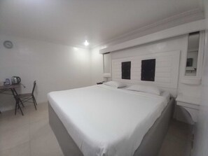 Bureau, draps fournis