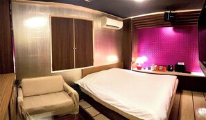 Economy Double Room, 1 King Bed