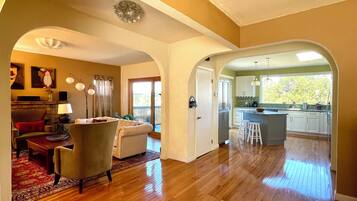 Smart TV, computer monitors