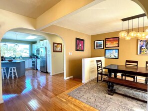 Dining - Fantastic 5 BDR stay with Breathtaking Views (Oakland)