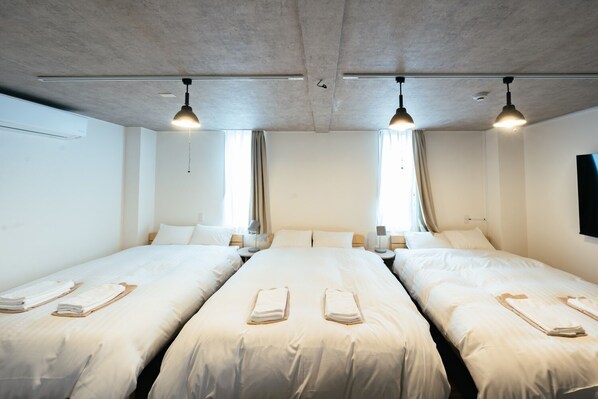 Chambre Familiale | Bureau, rideaux occultants, Wi-Fi gratuit, draps fournis