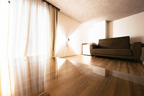 Bureau, rideaux occultants, Wi-Fi gratuit, draps fournis