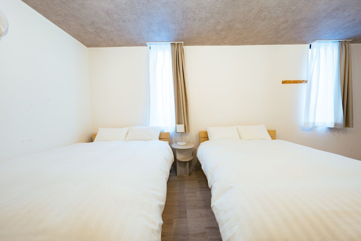 Blackout curtains, free WiFi, bed sheets