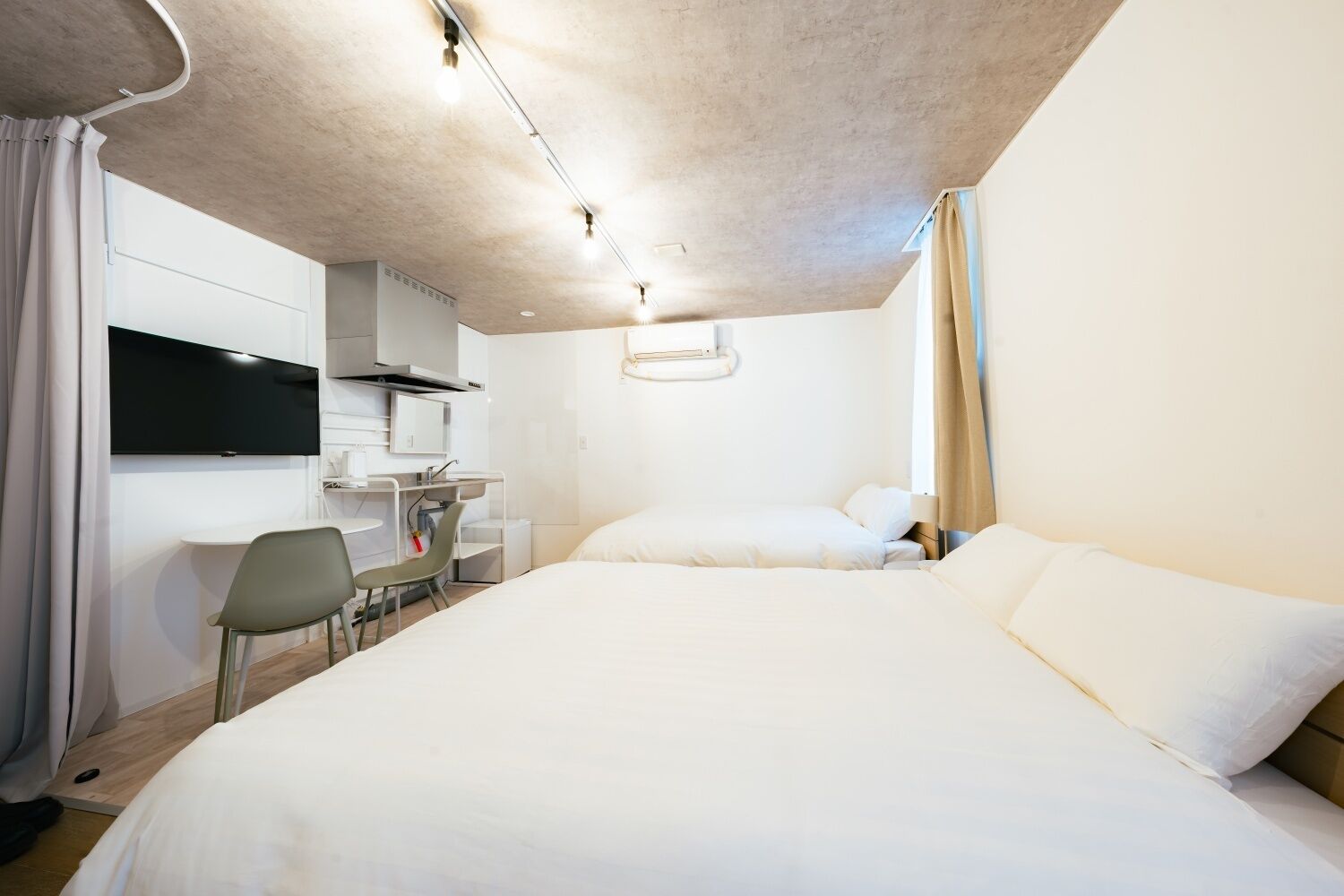 Pimennysverhot, ilmainen Wi-Fi, vuodevaatteet