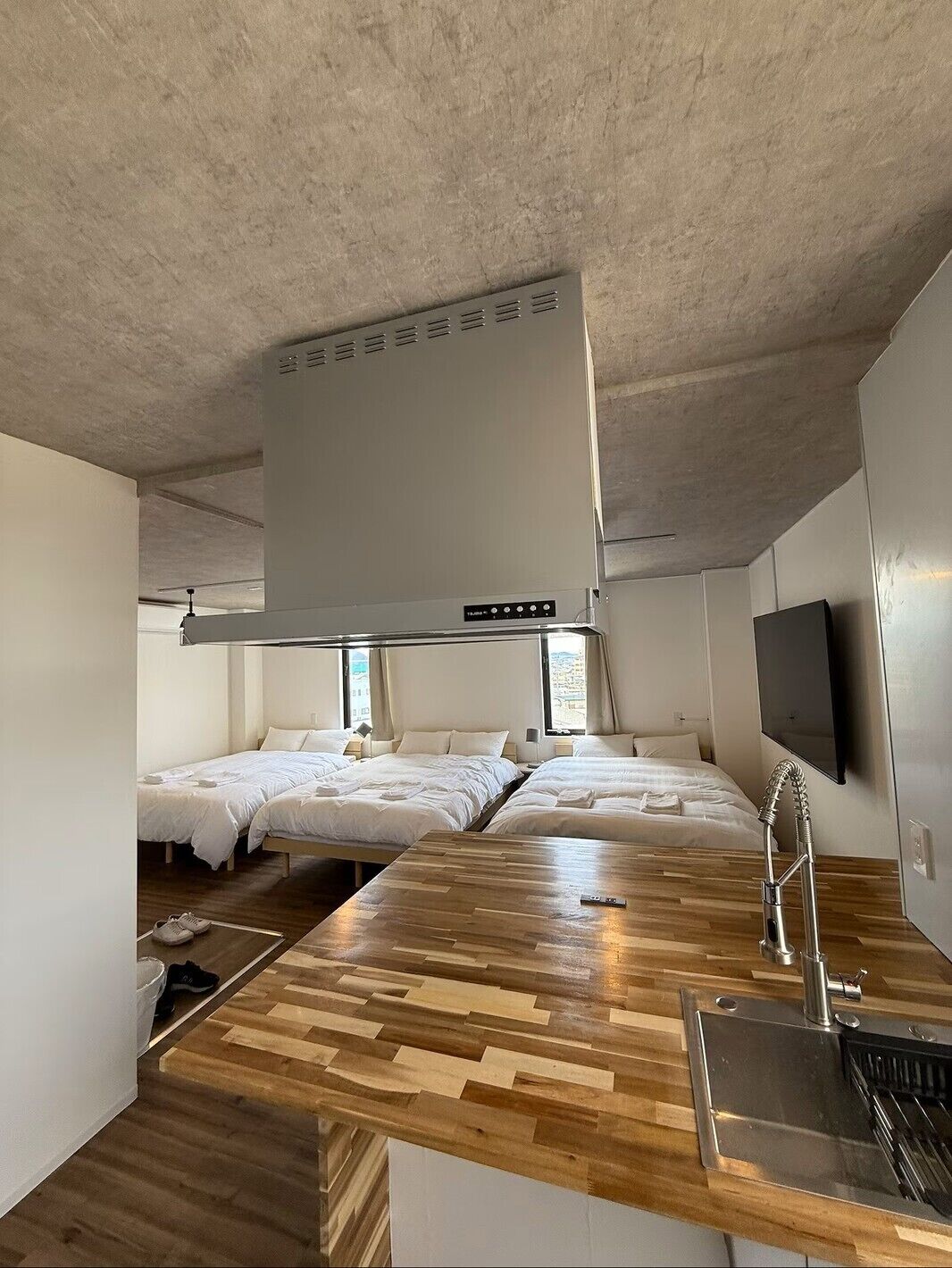 Chambre Triple Confort, non-fumeurs, cuisine | Rideaux occultants, Wi-Fi gratuit, draps fournis