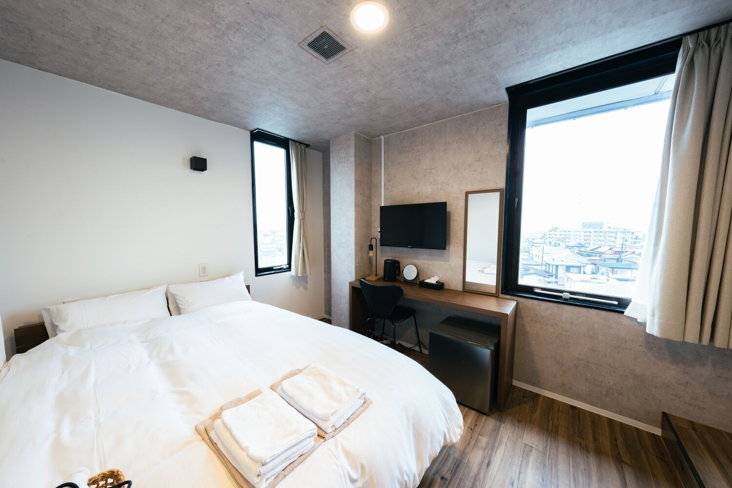 Blackout curtains, free WiFi, bed sheets