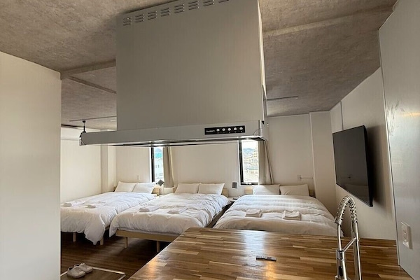 舒適三人房, 非吸煙房, 廚房 | 遮光窗簾/窗簾、免費 Wi-Fi、床單