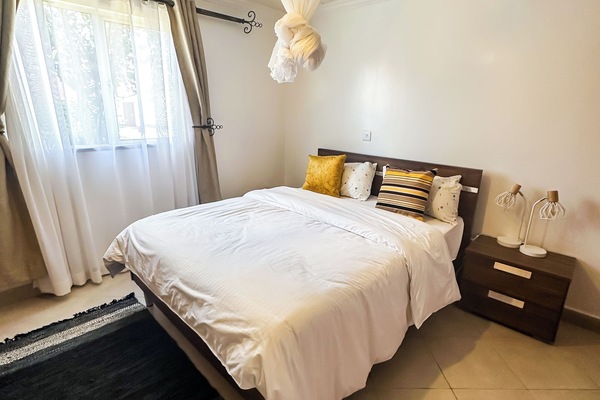 Classic Bungalow, Garden View | Laptop workspace, iron/ironing board (on request), WiFi (free)