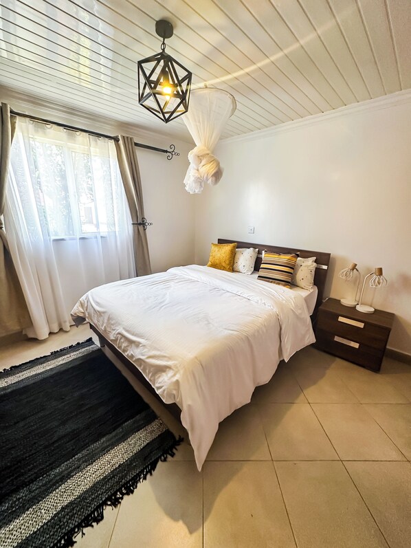 Individually decorated, individually furnished, laptop workspace - Lux Suites Greenpark Getaway Bungalows (Athi River)