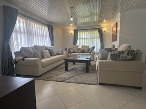 Interior - Lux Suites Greenpark Getaway Bungalows (Athi River)
