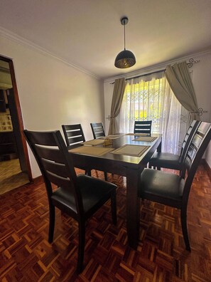 Dining - Lux Suites Greenpark Getaway Bungalows (Athi River)