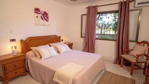 6 habitaciones, tabla de planchar con plancha, wifi y ropa de cama